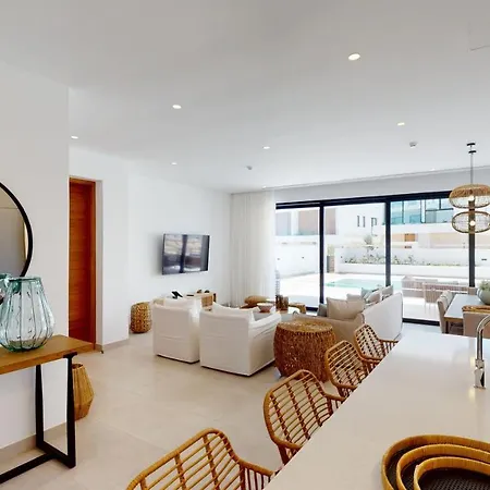 Villa Periyiali Konnos *