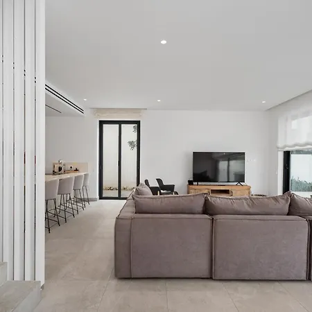 Periyiali Konnos * Protaras