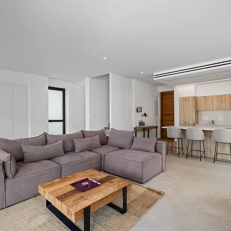 Villa Periyiali Konnos *