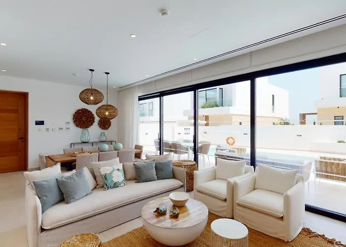 Villa Periyiali Konnos *