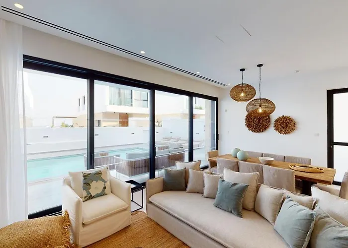 Villa Periyiali Konnos *