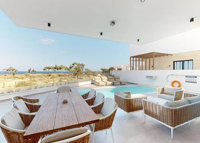 Villa Periyiali Konnos *