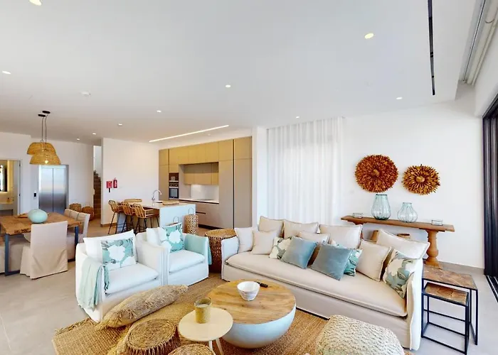 Villa Periyiali Konnos *