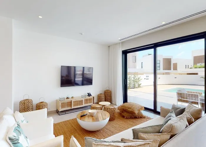 Periyiali Konnos Villa *