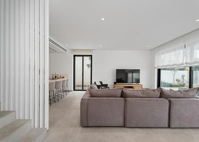 Periyiali Konnos * Protaras